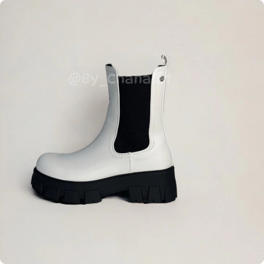 Sleek Strider White