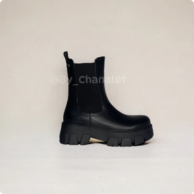Sleek Strider Black